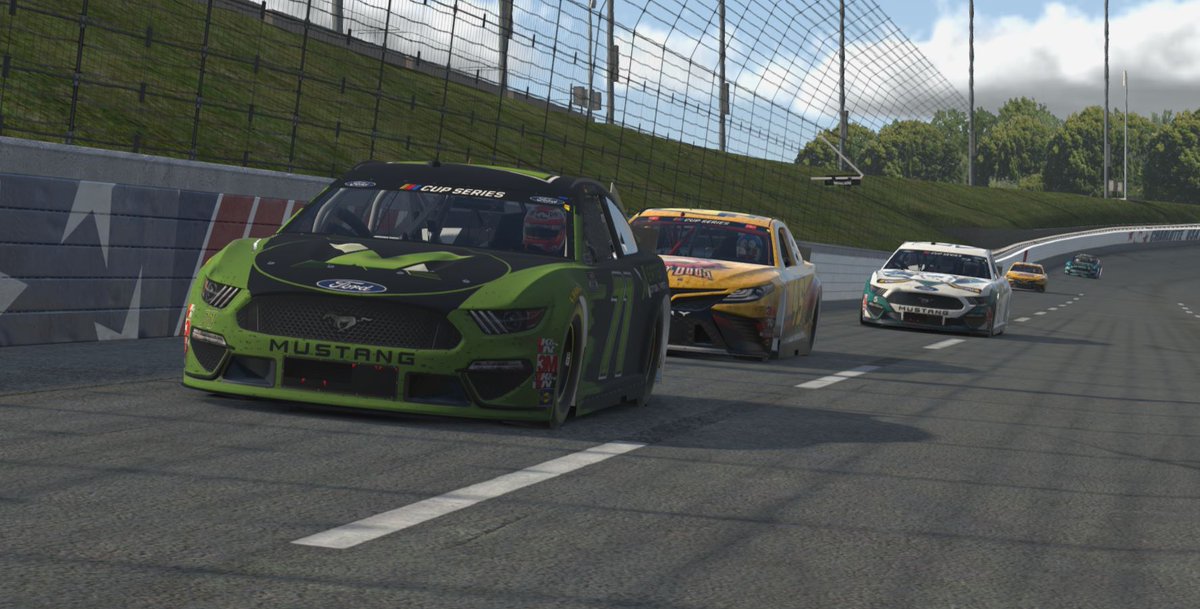 Primera carrera de la Pachanga de Navidad. Buen formato, y la parrilla vaya pilotazos!!!. P18 después de un error con 12v el boxes, buenas luchas en pista. A disfrutar y a seguir aprendiendo Enhorabuena a <a href="/_crossingskies_/">Sergio Hernández</a> por la organización... ah y por ganar!! :)