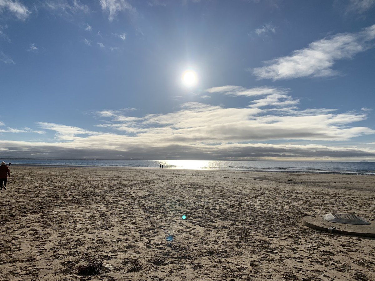 HalleyRoom11's tweet photo. Weekend walks at the beach💓 https://t.co/Ad8FWjqcWv