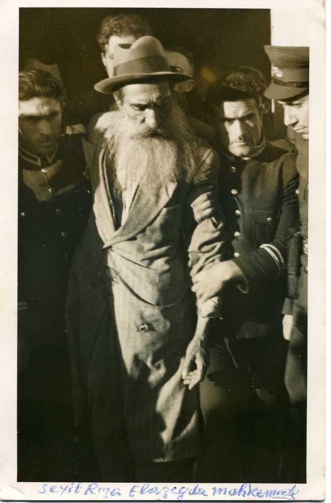 hdpkadikoygenc's tweet photo. "Ben sizin yalan ve hilelerinizle baş edemedim,bu bana dert oldu.Ama ben de sizin önünüzde diz çökmedim,bu da size dert olsun."
15 Kasım 1937'de yaşı küçültülerek idam edilen Dersim'in Pir'i Seyit Rıza'yı özlemle anıyoruz. Anısı anımız, yolu yolumuzdur ! https://t.co/w5AclWnRgX