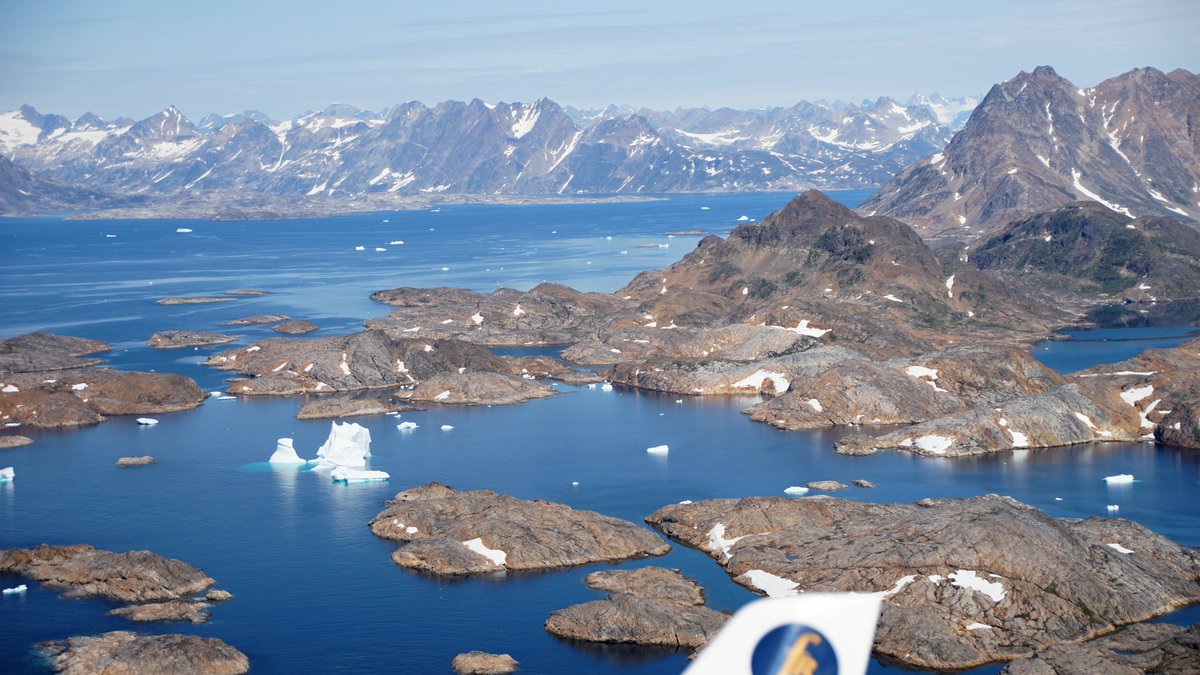 RevueFlying's tweet photo. Greenland from the sky, VFR flight from Kulusuk to Narsarsuaq, amazing 360 ° VR video! Do not forget to follow our YouTube!
https://t.co/tjyG0kCsvf https://t.co/sRtOsligOF