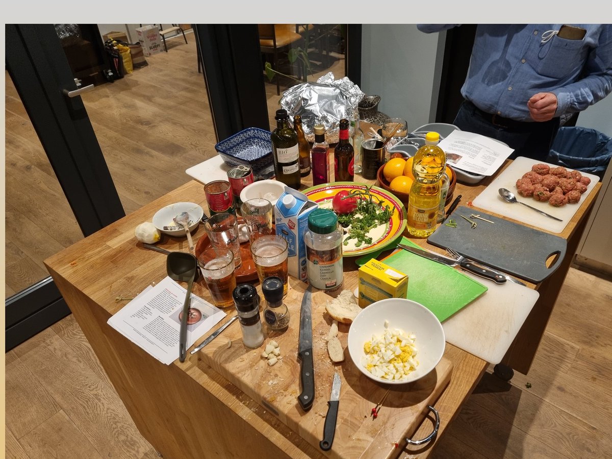 HERBIRD's tweet image. Leuke verjaardag gehad van Johan in #Neede in de #kookstudio gisteren #Studio16 Heel lekker gegeten en super gezellig gezeten en hard gewerkt met z'n allen #workshop