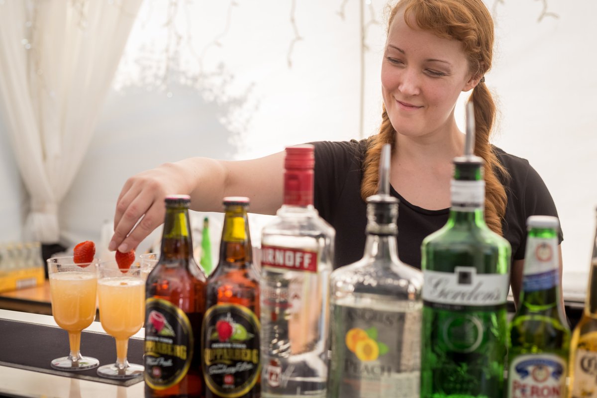 ExhibitHere's tweet photo. Excited to announce #ExhibitHere have hired Chop &amp; Chip Co for our #ArtMazeExhibition #PrivateView at #Bargehouse @OxoTowerWharf on 23 Feb 2022!

They will be setting up a 10ft mobile cash bar on the ground floor, offering a full menu from 4pm, ahead of the PV starting at 6.30pm! https://t.co/p4W8bwYvrP