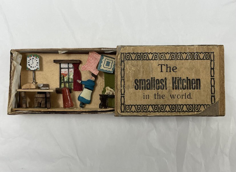 ScarbsMuseums's tweet photo. We missed yesterday’s #Museum30 theme of #SomethingTiny, so we’re taping it (thats today’s theme, note how we neatly sidestepped it) onto your timeline this evening instead.
Everyone; meet The Smallest Kitchen In The World 🌎 https://t.co/kAlURMZZLC