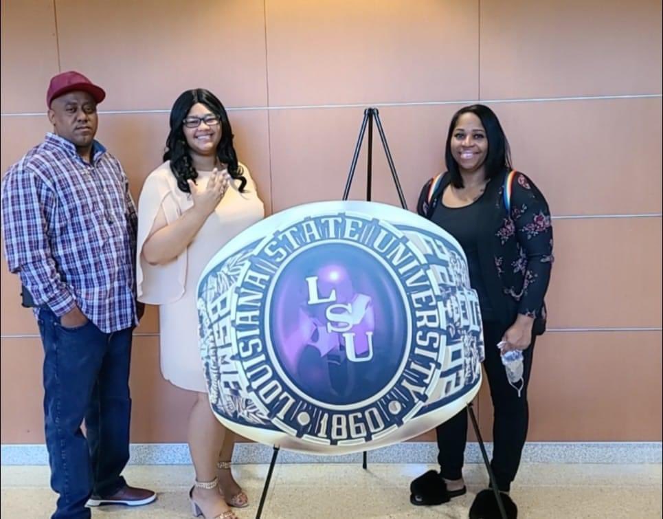 _shanyla_xo's tweet photo. Anywayβ¦senior seasonπππ
#lsuring #foreverlsu https://t.co/sinytkgYaz