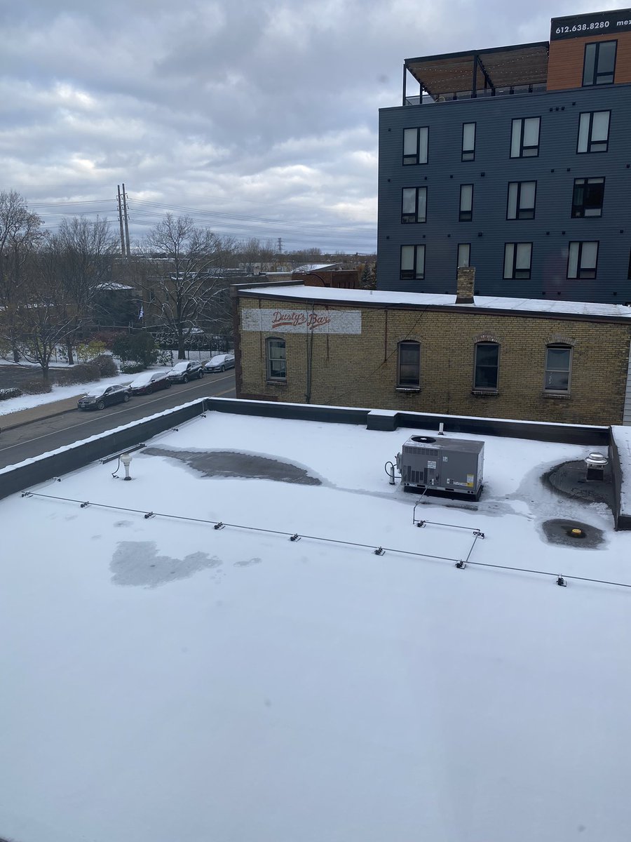 First snow that stuck of the season. #Winter #Snow #Weather #Minneapolis #Minnesota #Northeast #Nordeast #NEMPLS https://t.co/GQi3s8BrqZ