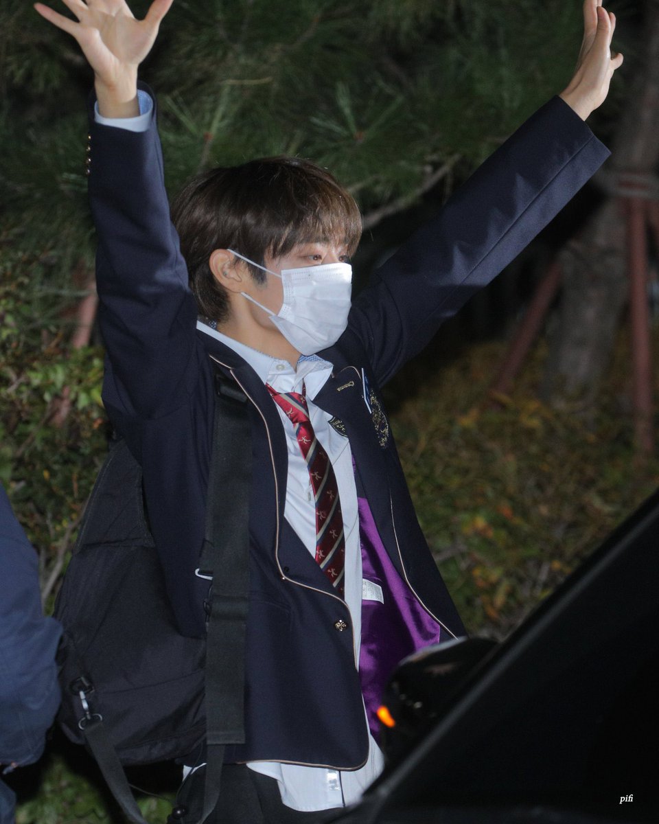 im_kkang_'s tweet photo. 양아치 김서누, 시험기간인 여친 스카에서 나오는 거 기다리다가 만나자마자 라쿤처럼 팔 벌려 달려들기 (중요한 건 김서누도 시험기간) #선사연애 https://t.co/rJUP9vBn0y