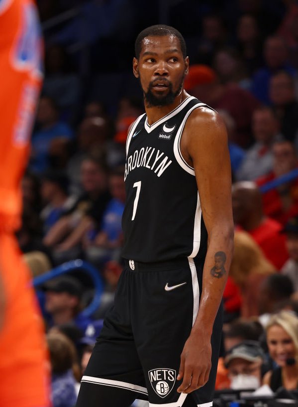 TheDunkCentral's tweet photo. Kevin Durant over his last 5 games: 

33 PTS - 8 REB - 4 AST - 53% FG
28 PTS - 7 REB - 8 AST - 65% FG
30 PTS - 5 REB - 2 AST - 92% FG
38 PTS - 11 REB - 4 AST - 54% FG
31 PTS - 7 REB - 7 AST - 58% FG

Take a minute to appreciate greatness https://t.co/1DoDkXiSCk