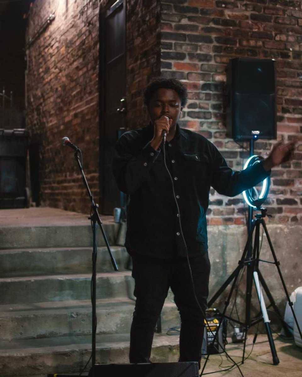 ReeceTrill's tweet photo. Got to perform at @mexandthecityil open mic night on Wednesday night definitely the highlight of my week ๐ค๐ถ . Thank you for having me
#reecelewis #rbsinger #mexandthecitychi https://t.co/zLHqYIWHUK