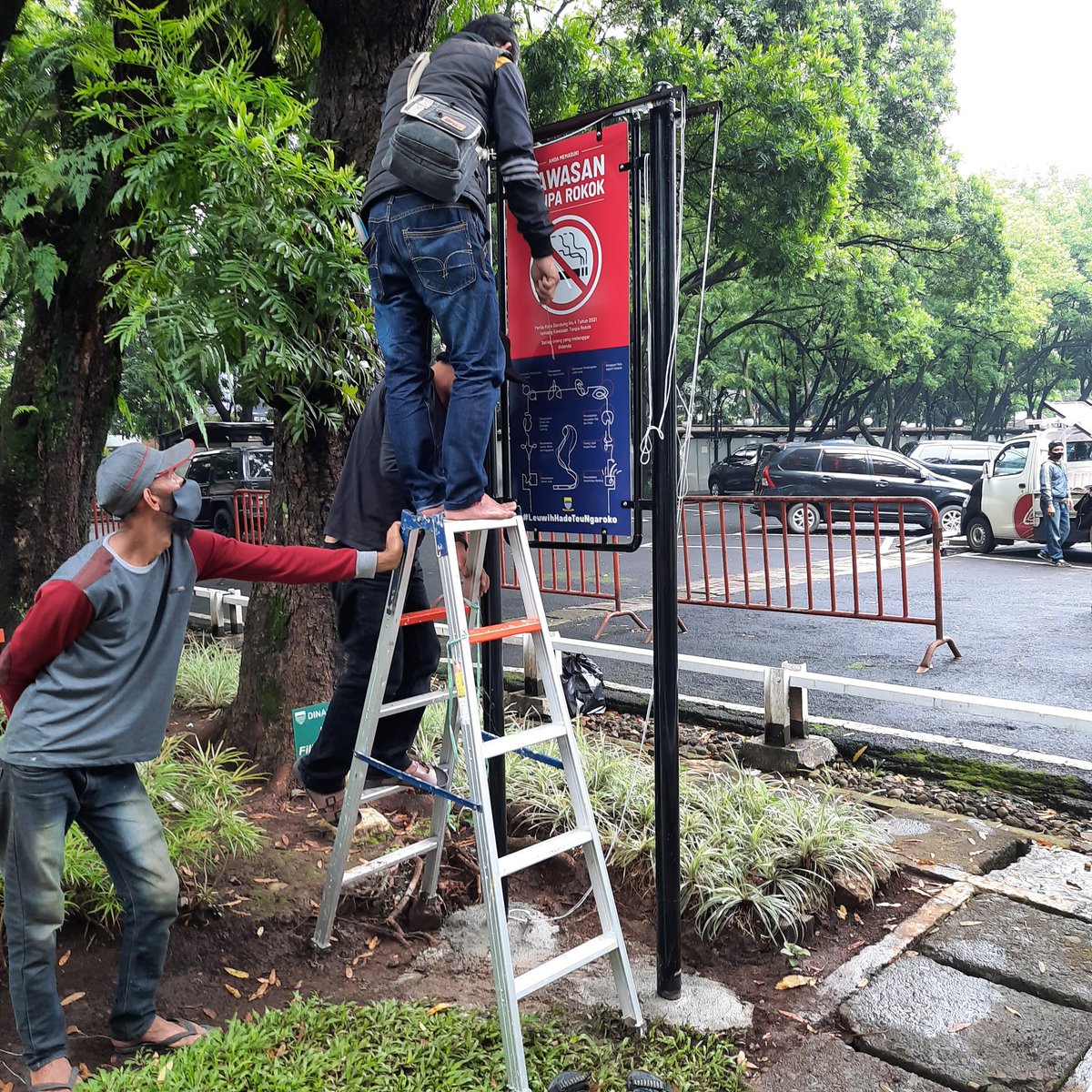 BEBAS ROKOK BANDUNG tweet media