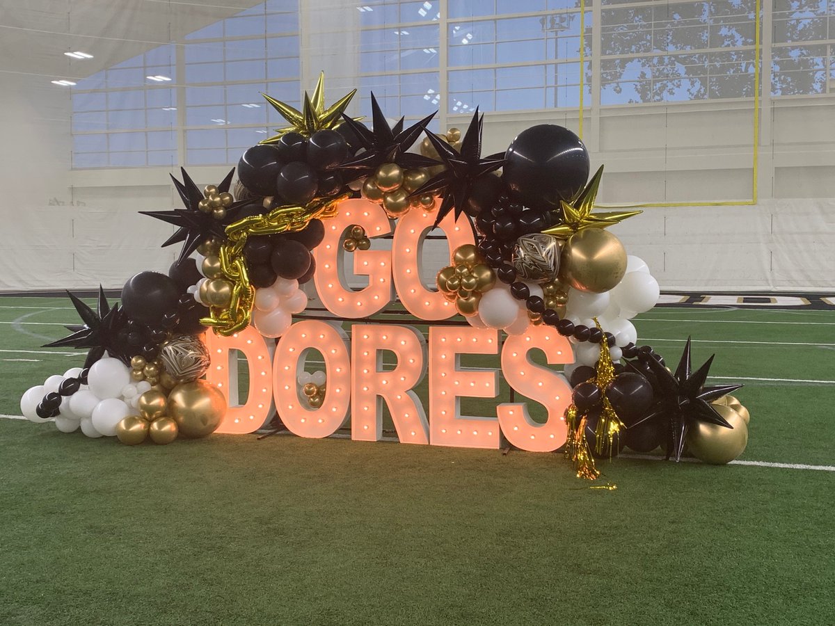 JacobFields_44's tweet photo. Thank you @VandyFootball @DoresRecruiting for the great visit. https://t.co/Ilzrfe307f