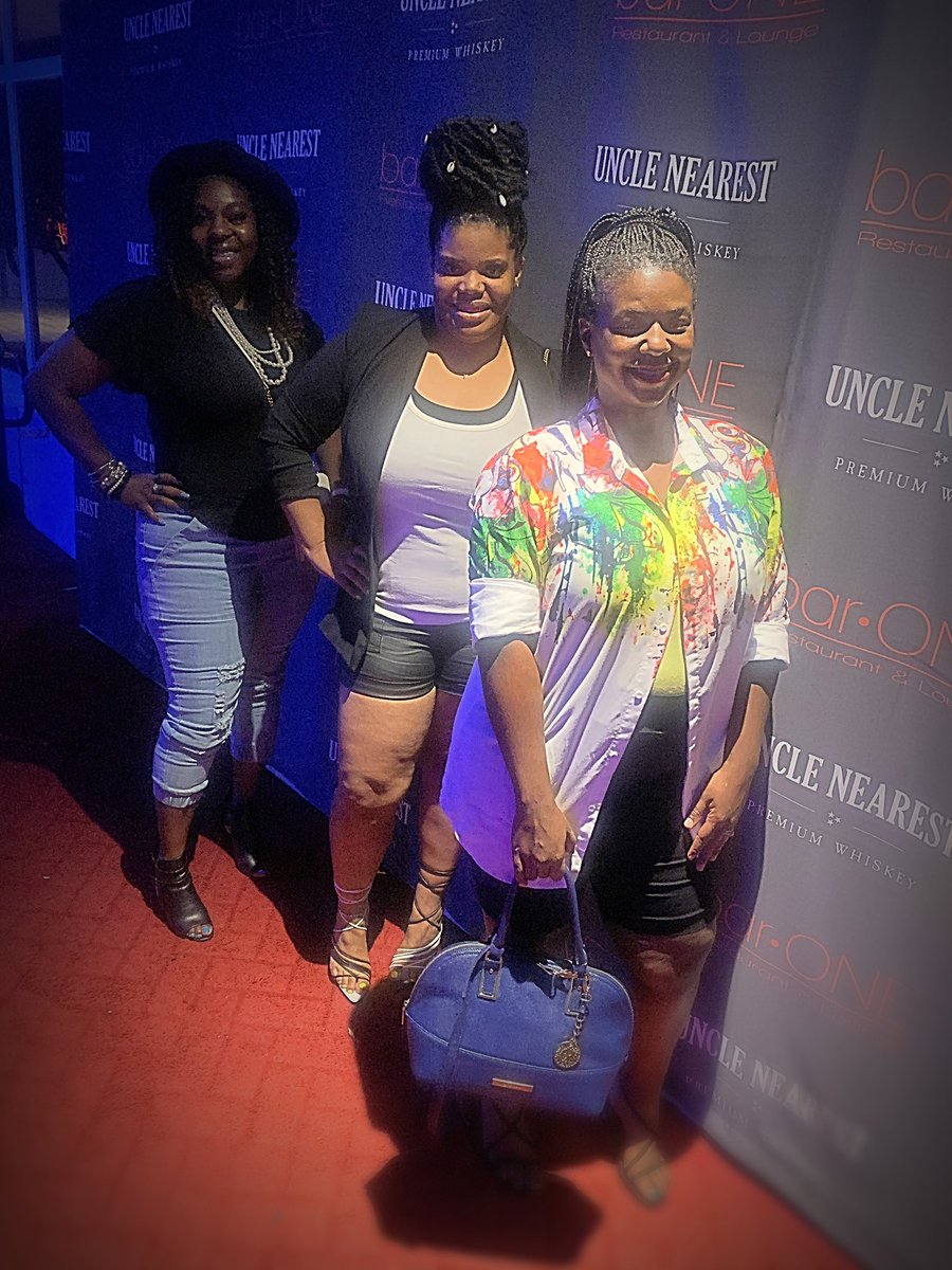 LoveWiser's tweet photo. F•R•I•E•N•D•S
#LoveYours 🖤🤍
Enjoyed my birthday weekend 🎁🎉 https://t.co/MpEXoUX2PL