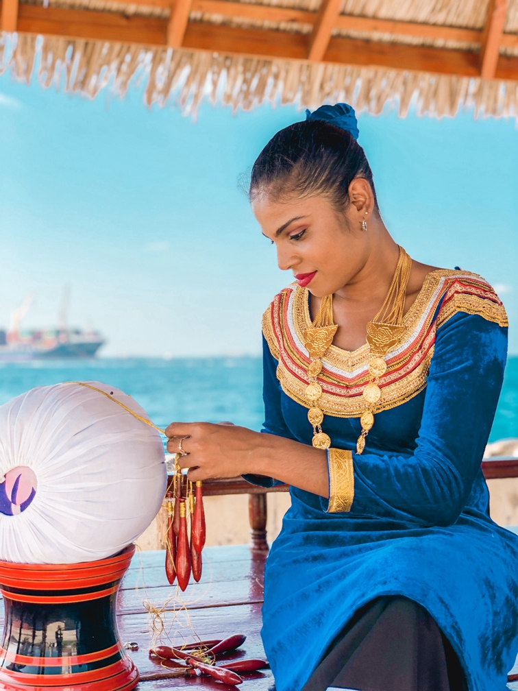 民族衣装 モルディブ には、「Dhivehi Libaas」という伝統的でユニークな女性用