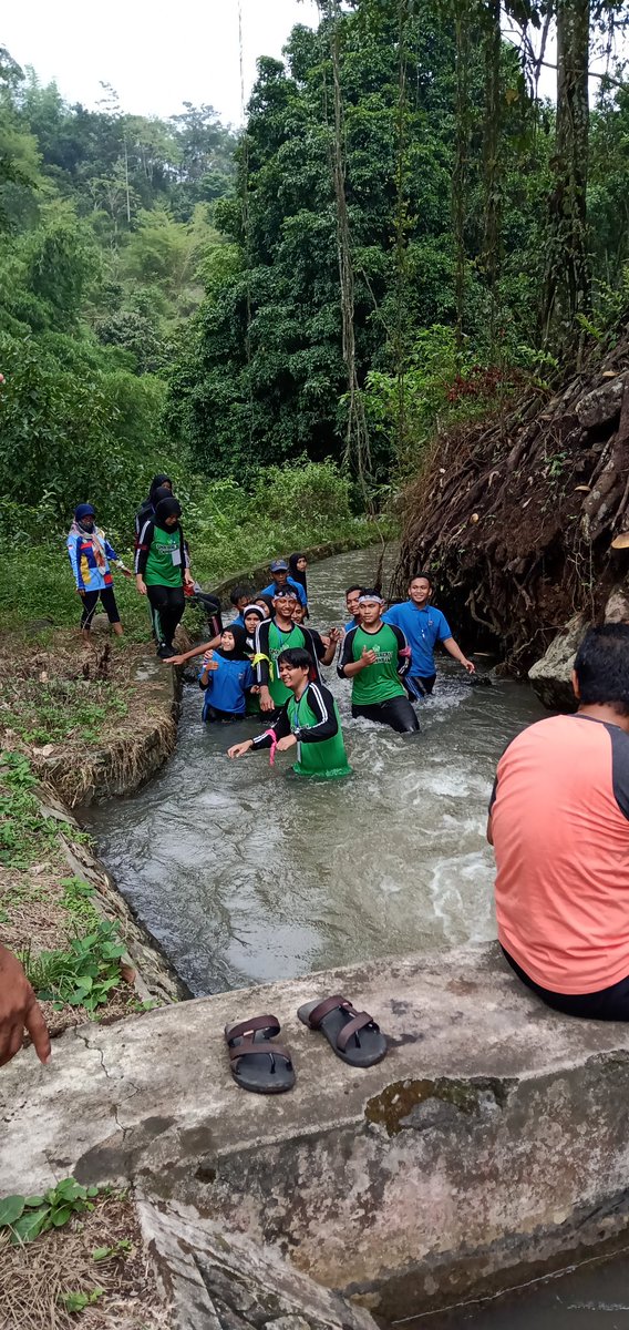 smkn1lamongan's tweet photo. Kalau diklat seru begini sih, siapa yg tidak pengen π #osis #smkn1lamongan #diklat #pmks #ldks #OASISsmkn1lamongan https://t.co/PQxgLeivEY