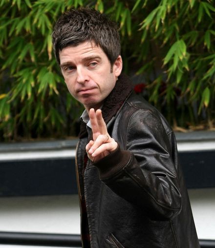 liam and noel every six hours (@gallaghershours) on Twitter photo 