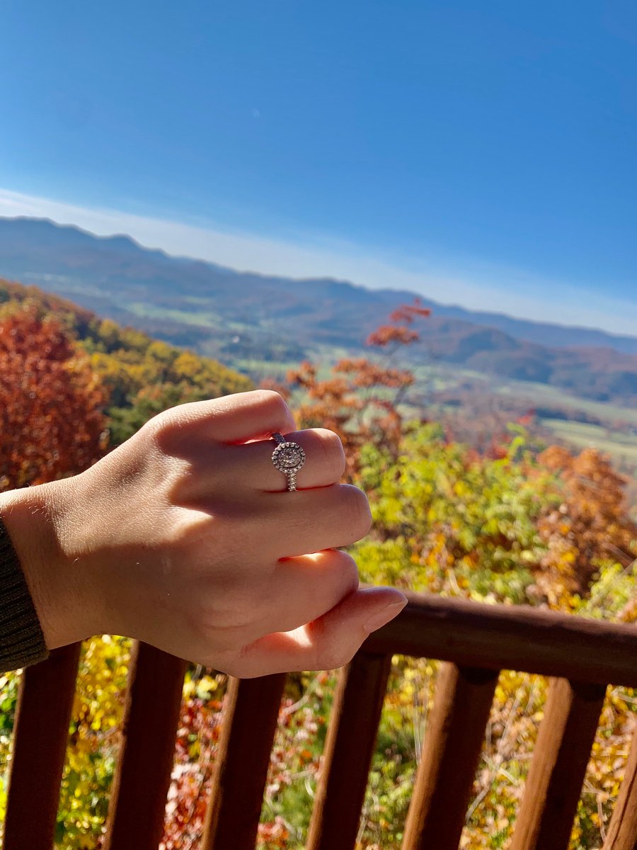 megan_2015's tweet photo. Engaged has a nice RING to it 💍🤍 https://t.co/4Vndovw473