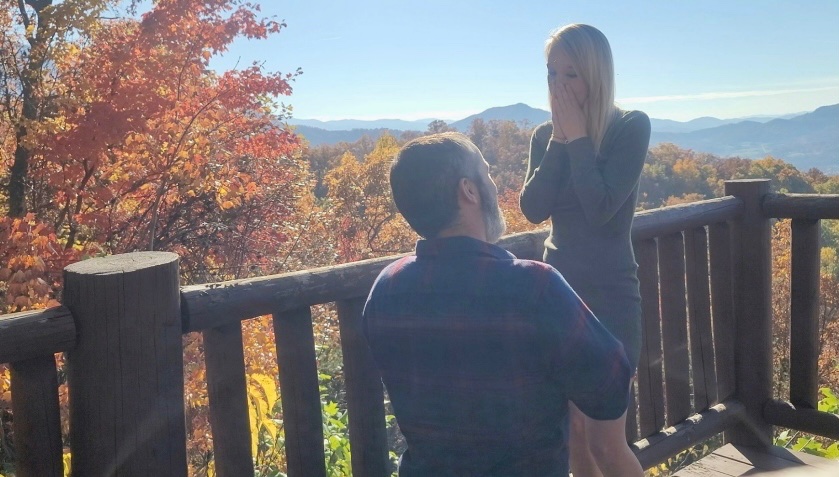 megan_2015's tweet photo. Engaged has a nice RING to it 💍🤍 https://t.co/4Vndovw473