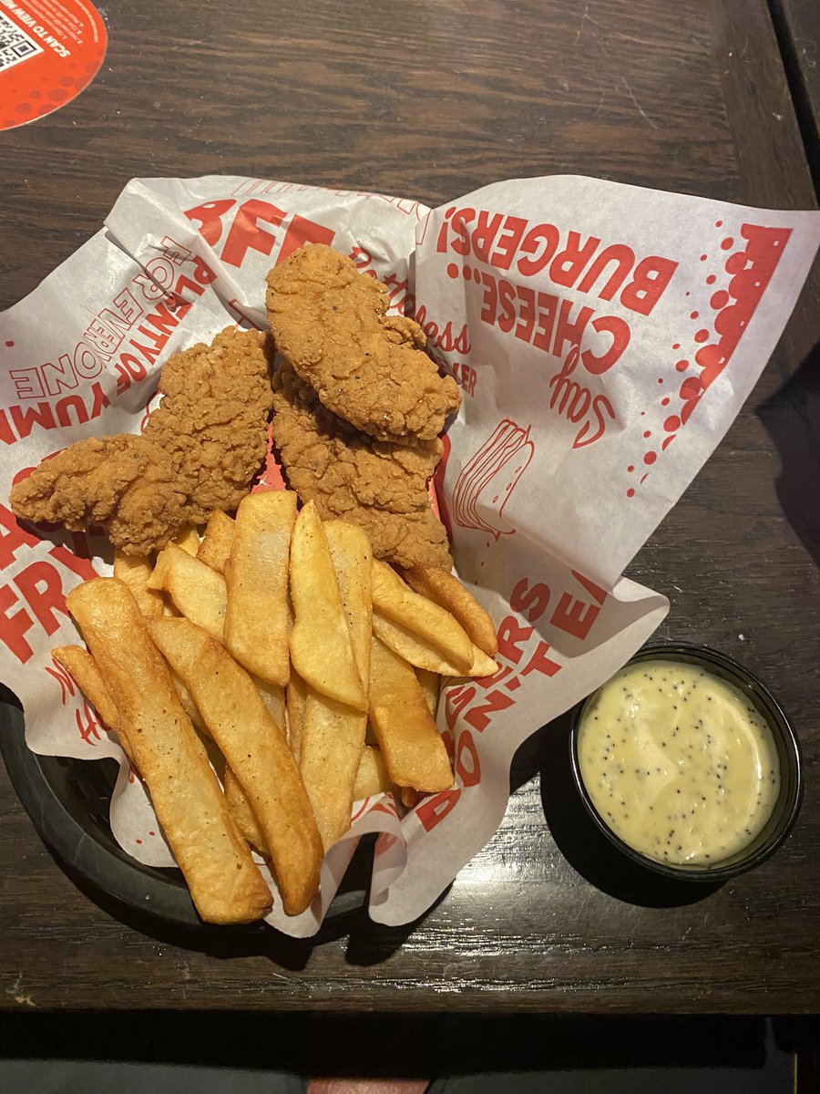 kylewhereareyou's tweet photo. Shawty these clucks and fries @redrobinburgers https://t.co/BY0jENzxaM