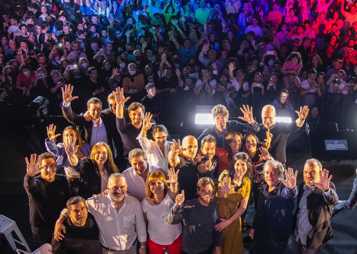 GugaLusto's tweet photo. ¡Gracias a todos los que nos acompañaron en esta gran elección de Juntos por el Cambio! Recorrimos el país para conseguir equilibrar el poder en el Senado y que CFK pierda el quórum. Lo conseguimos, entraron los cinco senadores que necesitábamos. Hoy se inicia una nueva etapa. https://t.co/TW5c5iYoe9