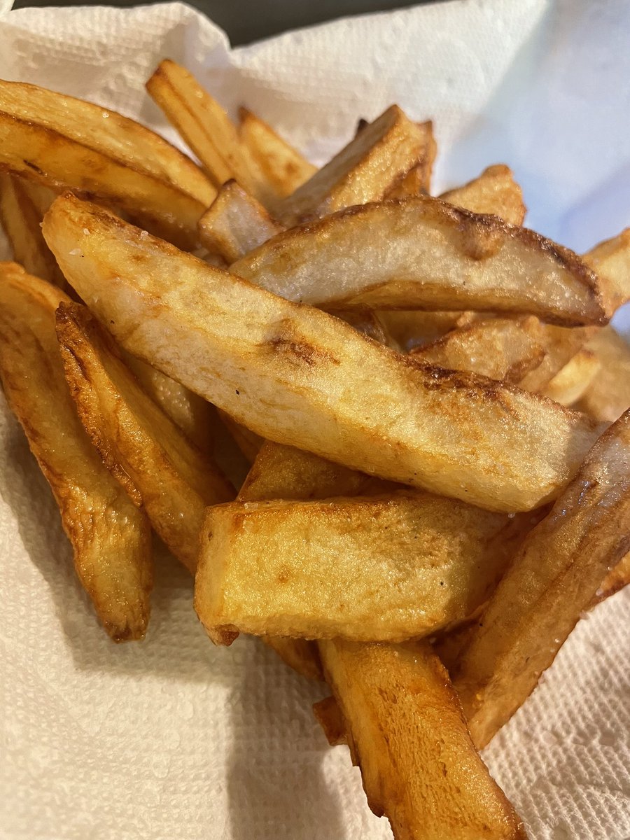 Trece_Kiyah143's tweet photo. When Homemade Fries & a Homemade Chicken Philly meet π₯° A Love Story!! #basicASF #fireASF #SundayDinnerwasSimpleTonight #alwaysAGingerAleforme https://t.co/7inwCdtPEU