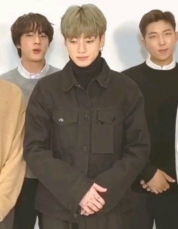 Vantebangtae's tweet photo. NO PUEDO CREER QUE ESTEMOS VIVIENDO ESTA ERA DE JEON JUNGKOOK. MI CORAZÓN EXPLOTA https://t.co/F7jA8ZkhMm