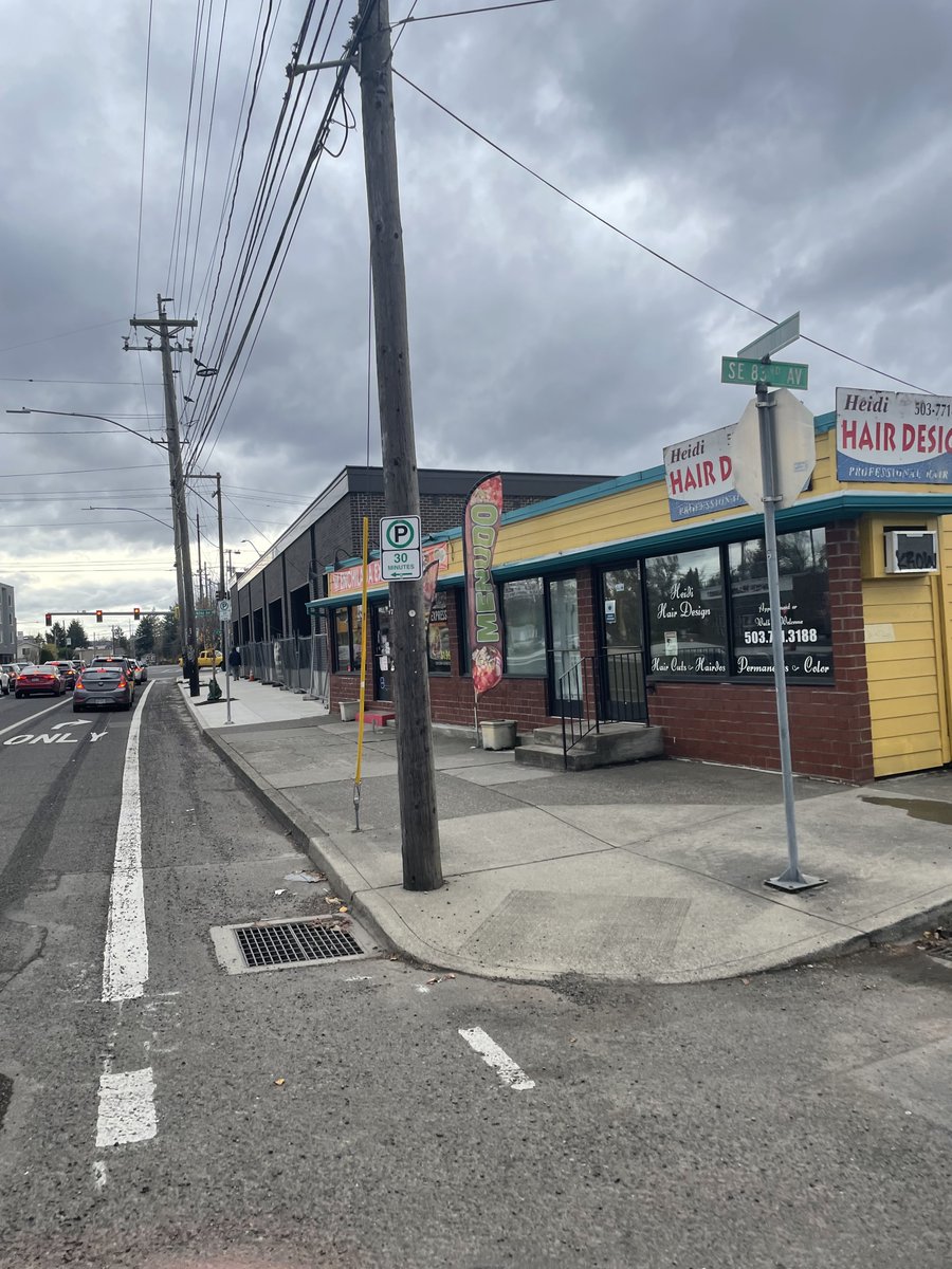 nictrieslife's tweet photo. @PBOTinfo @trimet @JoAnnPDX  I posted this to the right channels using PDXreporter, but SE Division is a mess rn. Never felt more in danger trying to access East Portland and @JadeDistrict. Mismanaged new bike/old parking lanes, signage, bad pavement, speeding...The list goes on https://t.co/U2jFQxoPXn