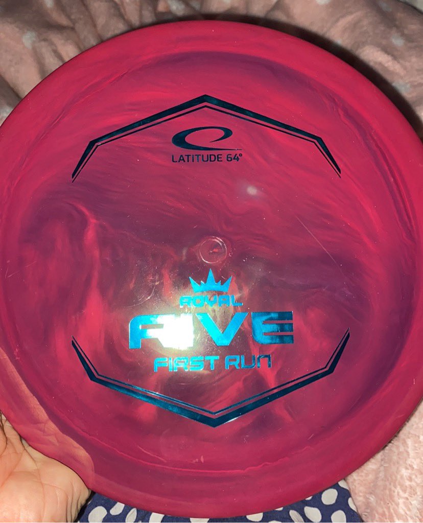ValerieB_25152's tweet photo. How pretty is this disc?🥰🥵😍 and how much would you pay 💰 lol okie @DynamicDiscs @Latitude64 @westsidediscs #prettyplastic https://t.co/lco02bIgiR