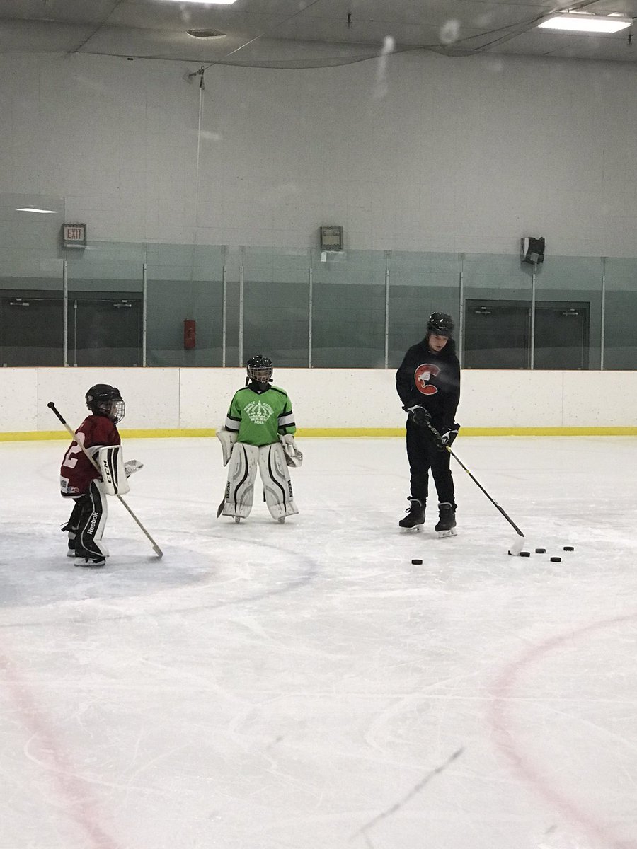 mrslaursen2's tweet photo. Next gen goalie coach, @KalebMiller0701 giving back to the U9 goalies. Shout out to his coaches over the years @DavidMarcoux @AdamMarcoux @ty_edmonds35 @Kjoyce30 @MF_Warren and where it all started with @KrisSch50013185. 🥅🏒 Guess who did pushups?! https://t.co/noZu7RfEHr