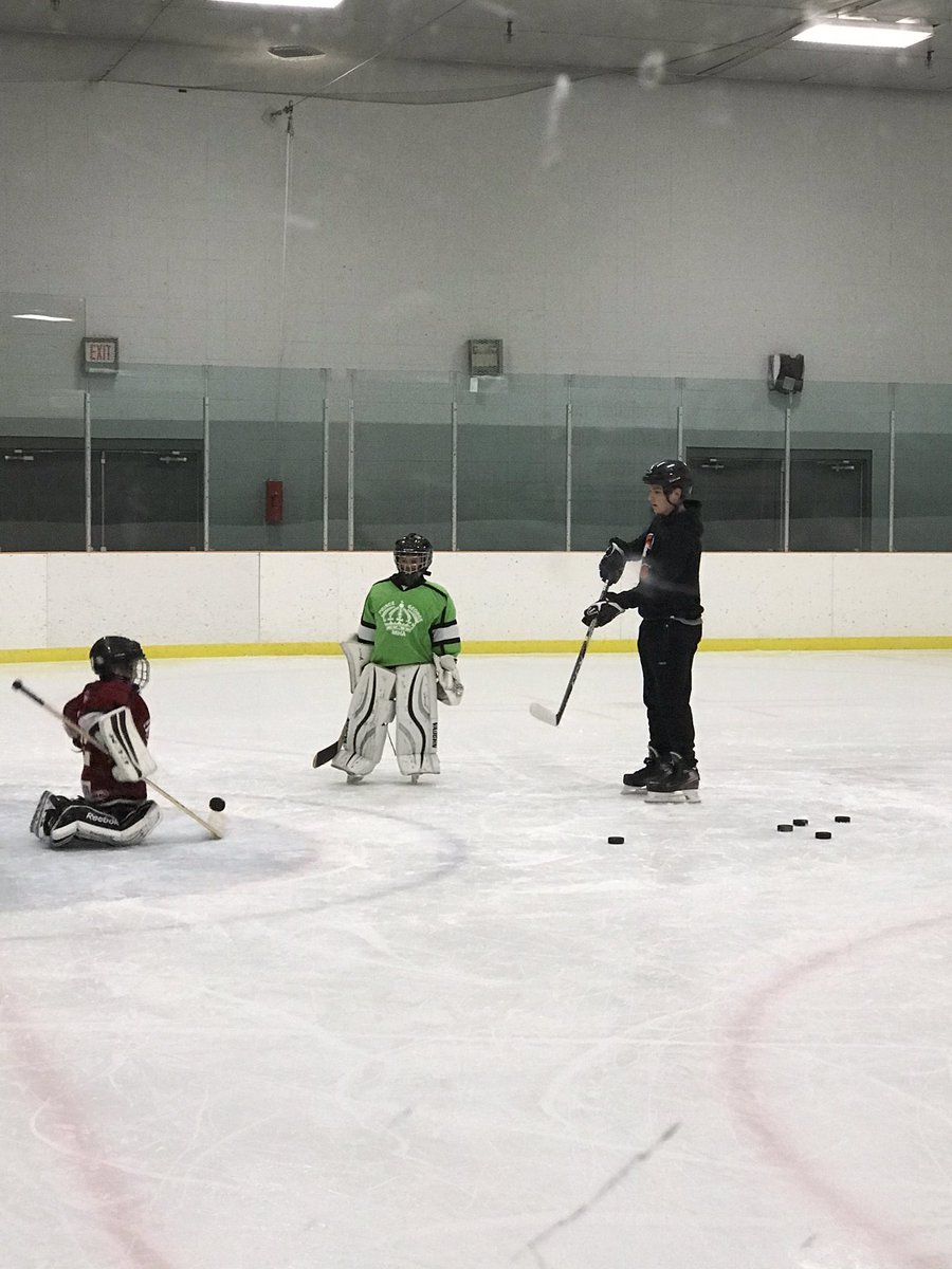 mrslaursen2's tweet photo. Next gen goalie coach, @KalebMiller0701 giving back to the U9 goalies. Shout out to his coaches over the years @DavidMarcoux @AdamMarcoux @ty_edmonds35 @Kjoyce30 @MF_Warren and where it all started with @KrisSch50013185. 🥅🏒 Guess who did pushups?! https://t.co/noZu7RfEHr