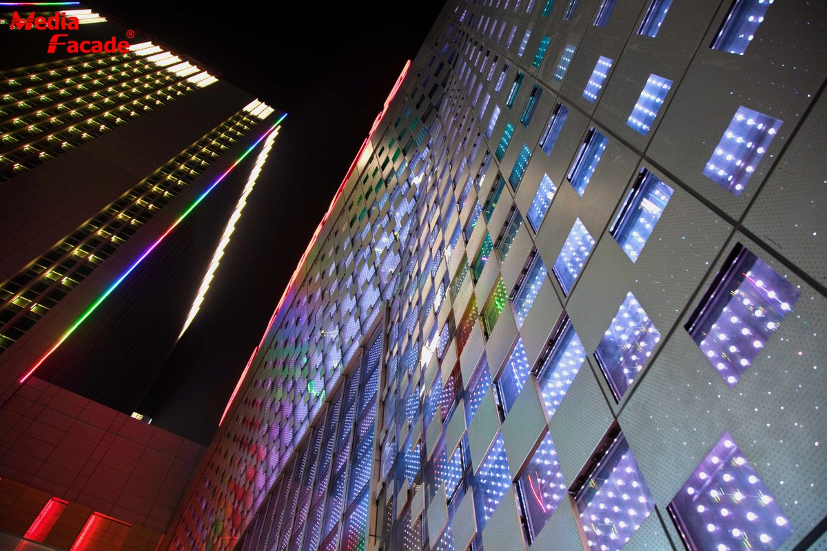 Media_Facade's tweet photo. What needs to be followed in the lighting layout of  large commercial complex:
√ Suitable light color temperature
√ Integration of lamps and architecture
√ Create a commercial atmosphere
√ Unified overall style

#mediafacade #wallwasher #pixelpanel #buildinglightdecoration https://t.co/GlzuzEg7s0