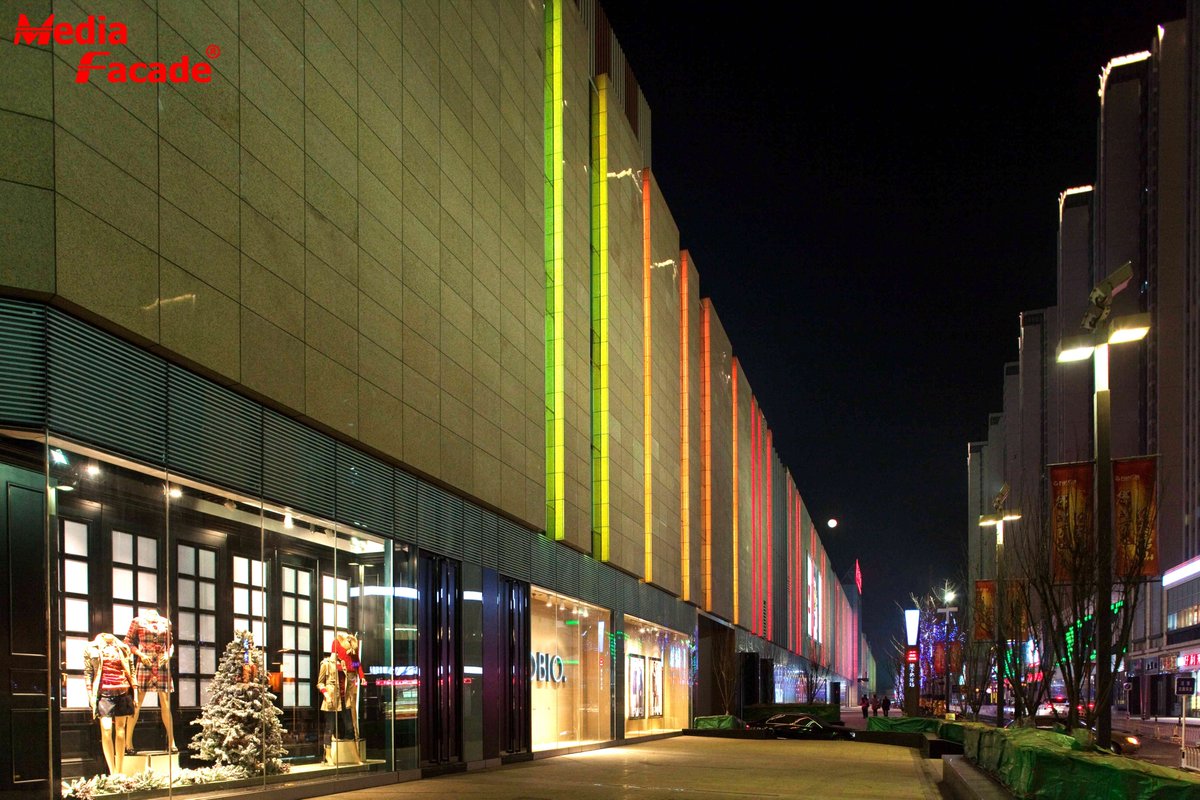 Media_Facade's tweet photo. What needs to be followed in the lighting layout of  large commercial complex:
√ Suitable light color temperature
√ Integration of lamps and architecture
√ Create a commercial atmosphere
√ Unified overall style

#mediafacade #wallwasher #pixelpanel #buildinglightdecoration https://t.co/GlzuzEg7s0