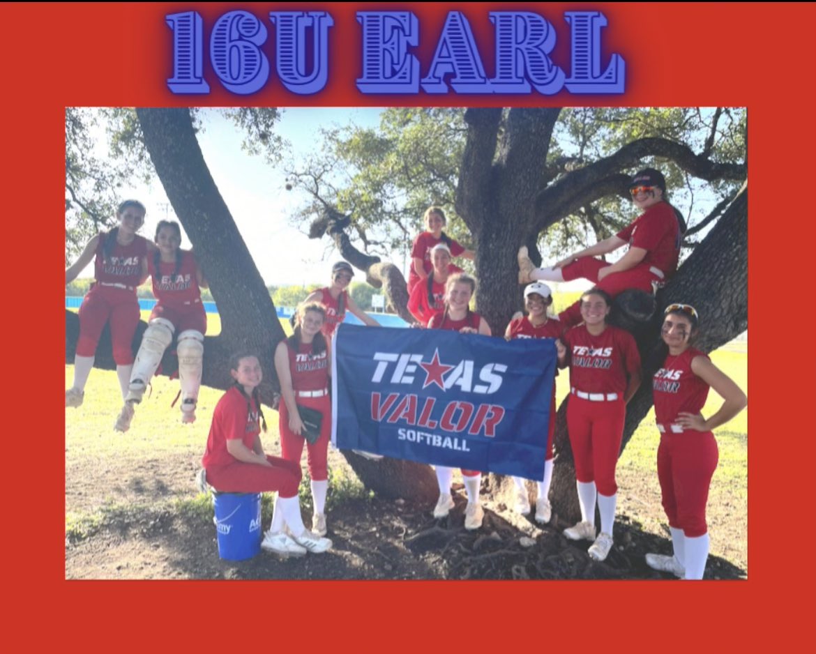 TexasValor's tweet photo. Texas Valor red at our favorite tree! 😆 https://t.co/bS8YgphuUX
