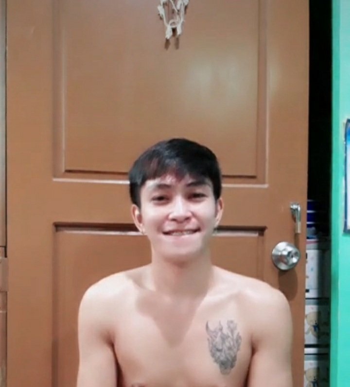 FloresDerron's tweet photo. When you look at me, what do you see? https://t.co/6ehuWOcTtH