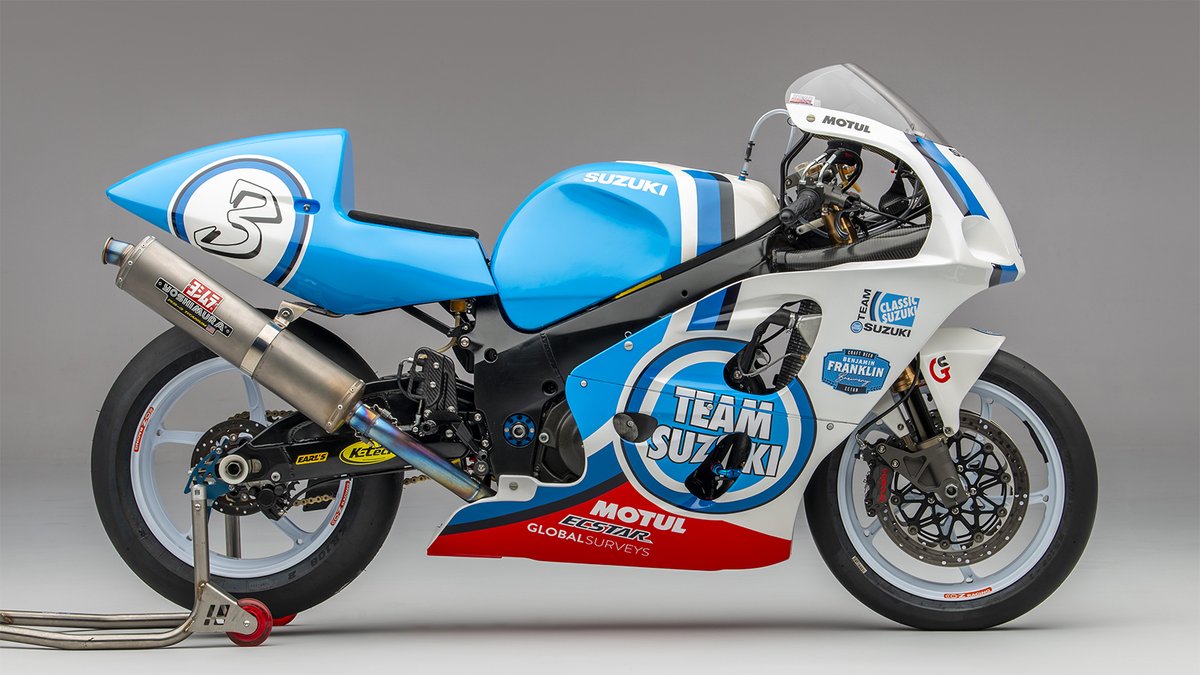 BikeEXIF's tweet photo. Team Classic Suzuki are back, with a 1996 GSX-R750 SRAD racer. This SRAD started life as a retired factory endurance bike, and now features a slipper clutch, a magnesium sump, a close ratio six-speed 'box, and a Yoshimura exhaust system.

See more at https://t.co/nKUdTVm9IQ https://t.co/3uMuiNTOy6