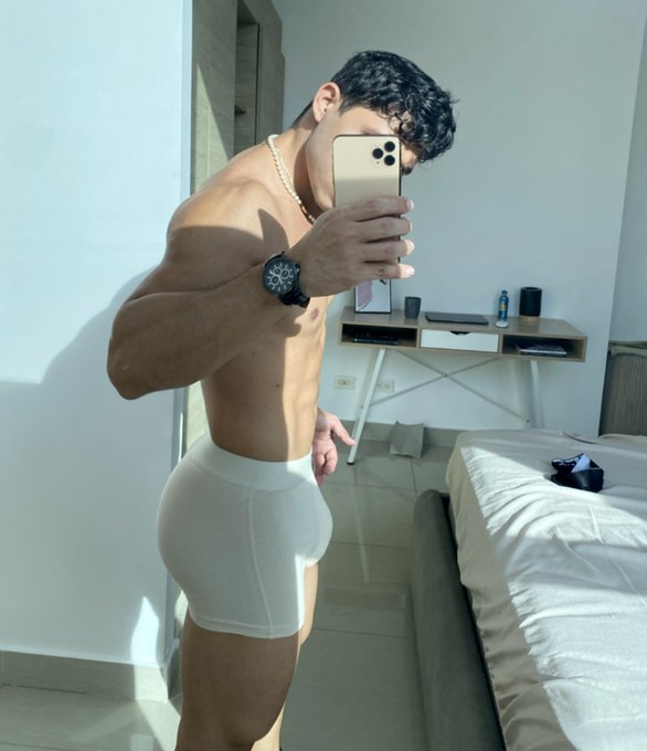 OnlyFans 20% OFF 👦🏻 https://t.co/OohhAogG7D https://t.co/BEzL4uSPkD