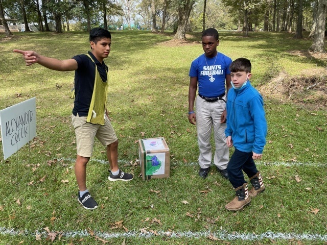 WFMSthebest's tweet photo. West Fel Explorers Club members lead sixth grade students through the water flow simulation during Club Day. https://t.co/bd8DfD165P