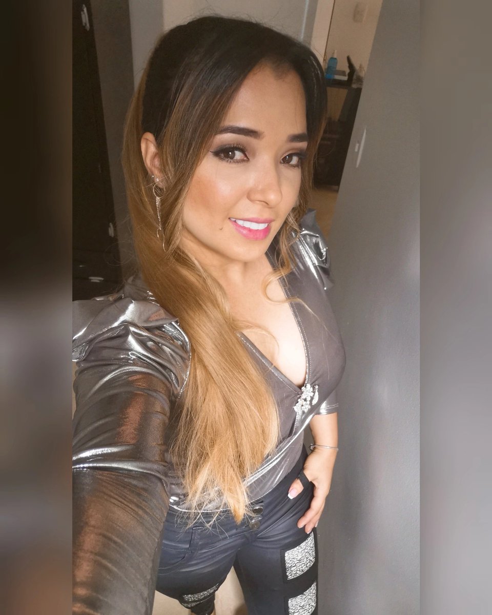 brisscantante's tweet photo. Me comprometo conmigo misma a hacer el trabajo necesario para mi evolución.... ❤🙏💯💫💪
.
.
.
#fuerza #compromiso #amorpropio #optimismo #disciplina #constancia #logrosdevida #metas #proposito #mujerempoderada #poderosa #vamoscontoda https://t.co/diorXnYuyv