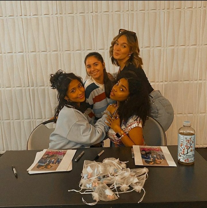 jadahmupdates's tweet photo. A sequência das fotos 😂

📸 @/kiaraxrie via feed do Instagram. https://t.co/6HzHNw62q0