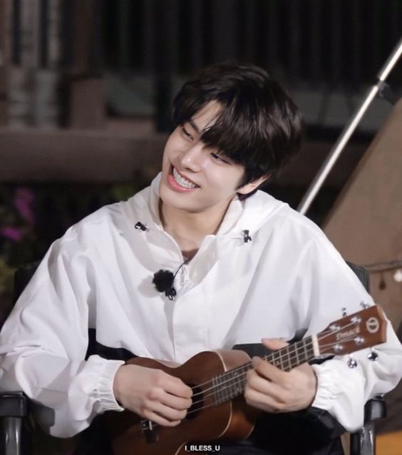 ilysmjakeee's tweet photo. You have the prettiest smile in the world. 생일 축하 제이크! 
 #OurJAEYUNiverseDay 
@ENHYPEN_members https://t.co/mlLGz9JKZR
