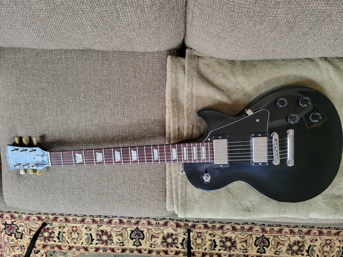 PAMrep's tweet image. This 2003 @Gibson Les Paul Studio is looking for a new home. Nice Gibson Les Paul Studio in Gloss Ebony circa 2003 in nice condition. It was built in Nashville TN USA near the end of the year. tinyurl.com/29eccahk #LesPaui #Gibson #Guitar #Nashville #USABuilt