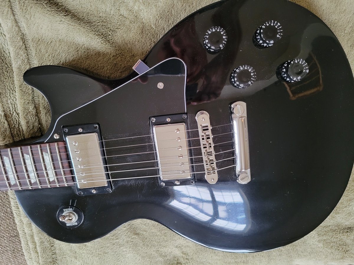 PAMrep's tweet image. This 2003 @Gibson Les Paul Studio is looking for a new home. Nice Gibson Les Paul Studio in Gloss Ebony circa 2003 in nice condition. It was built in Nashville TN USA near the end of the year. tinyurl.com/29eccahk #LesPaui #Gibson #Guitar #Nashville #USABuilt