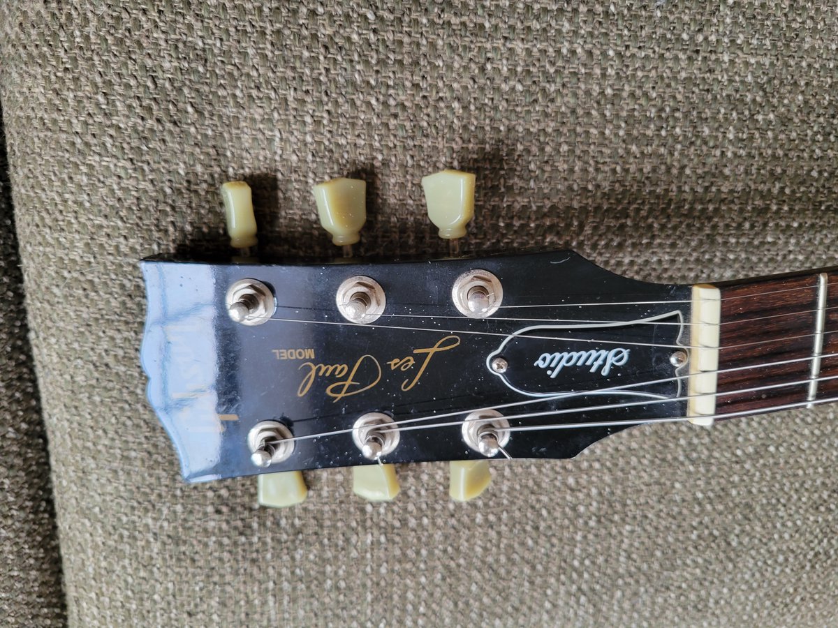 PAMrep's tweet image. This 2003 @Gibson Les Paul Studio is looking for a new home. Nice Gibson Les Paul Studio in Gloss Ebony circa 2003 in nice condition. It was built in Nashville TN USA near the end of the year. tinyurl.com/29eccahk #LesPaui #Gibson #Guitar #Nashville #USABuilt