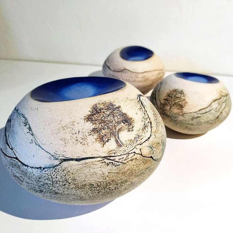 Resident artist <a href="/MelanieHopwood/">Melanie Hopwood</a> is looking forward to welcoming you to her studio next weekend. She will have her limited edition boulders available, as well as jewellery and textured Christmas decorations to adorn your tree. Book your free ticket here: thehearth.co.uk/events/the-hea…