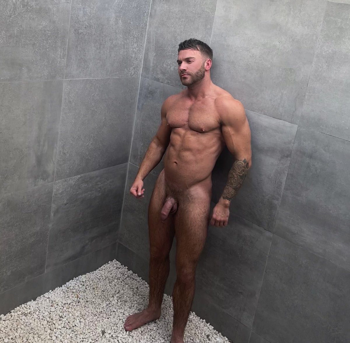 lookgregs's tweet photo. 🚿 https://t.co/OLqLw5eSHP