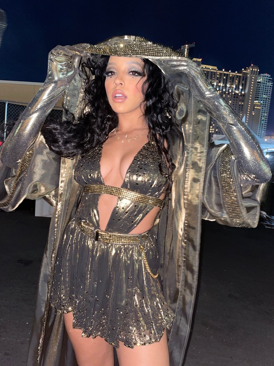 Tinashe's tweet image. like money