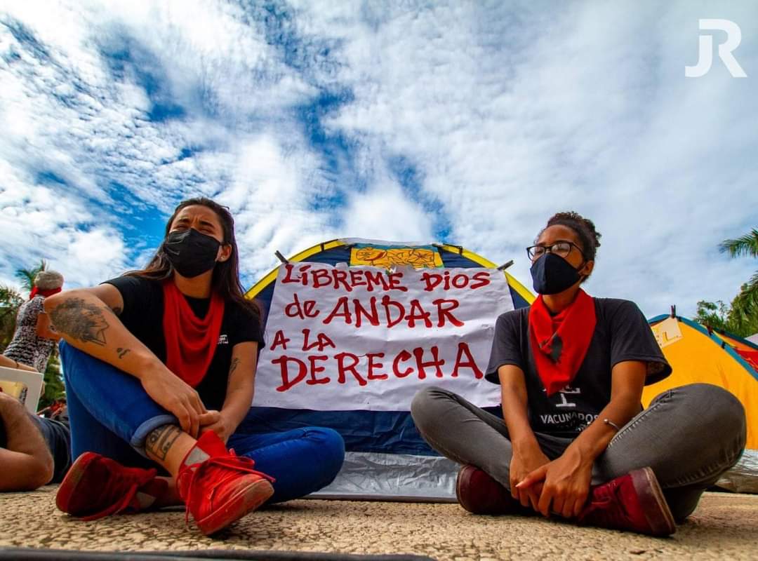 #CubaVive 
#LaRazonEsNuestroEscudo

#Cuba es un ejemplo de resistencia.
Sabemos que no es fácil soportar tanto asedio del imperio Yankee, pero el Mundo y #Nicaragua estan con Cuba Revolucionaria y Soberana.
Estamos con <a href="/DiazCanelB/">Miguel Díaz-Canel Bermúdez</a> 
Estamos al lado #FidelViveCubaSigue

🔴⚫🕊🔴⚫