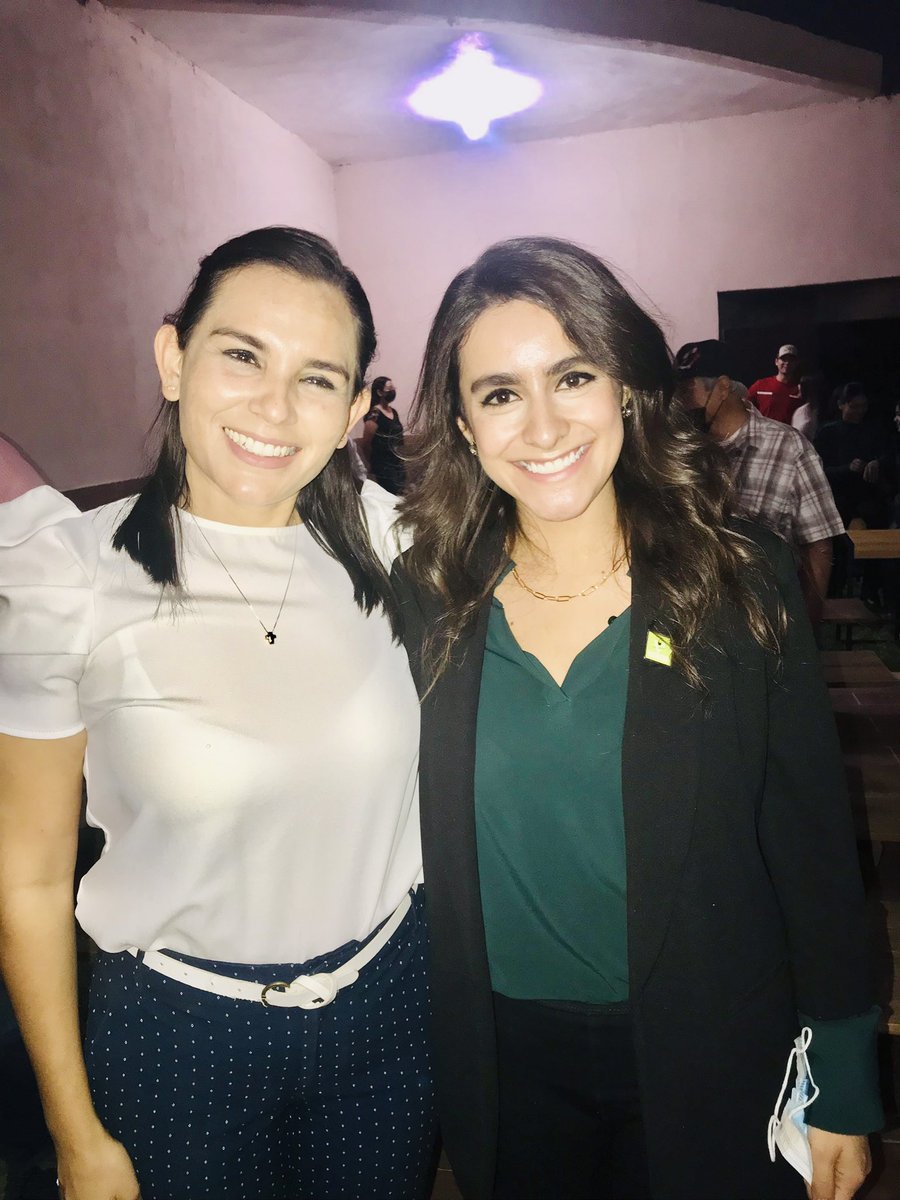 VERONICAFRAG's tweet photo. Feliz cumpleaños mi estimada Regidora Karla Tello, ¡Mis mejores deseos hoy y siempre! 🥳 https://t.co/P0OK4vxgm9