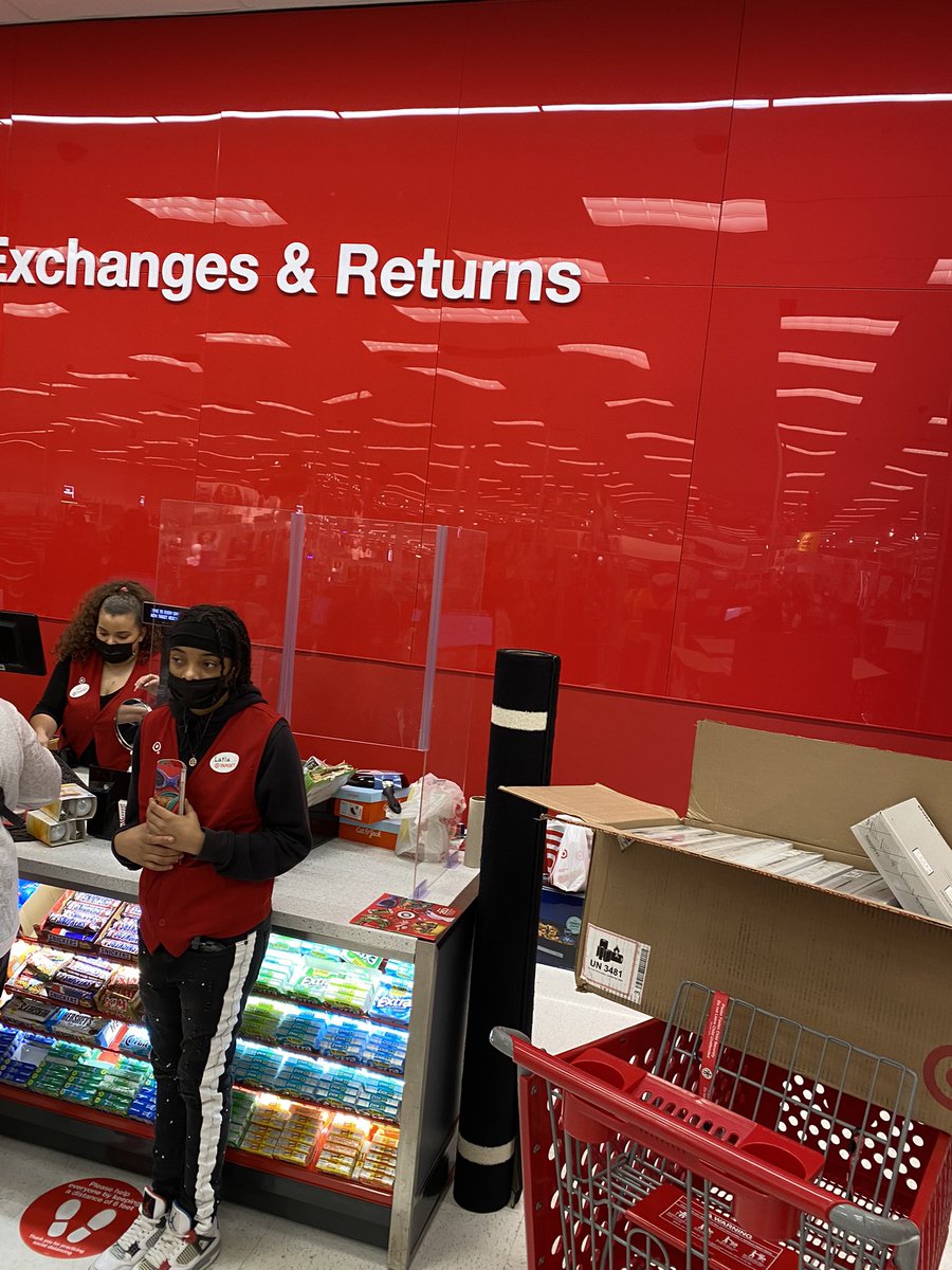 amagedoff's tweet image. When you do the right thing and return the 10 laptops delivered to you by mistake by @Target @AskTarget and @FedExHelp @FedEx #HappyHolidays