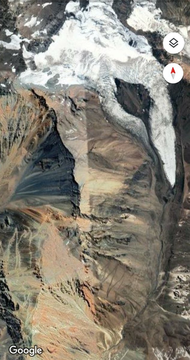 TVMAIPO's tweet photo. #Escalones
Red de caminos y plataformas de sondajes, algunas cercanas a menos de un km del #glaciar #Arguelles https://t.co/yGMMXDU0I9