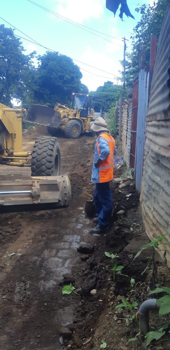 GuerrilleroUVE's tweet photo. Alcaldia de Managua trabajando en el barrio San José de las colinas D3.3 uve pancasan
#NicaraguaLinda https://t.co/ROolTYAmnA