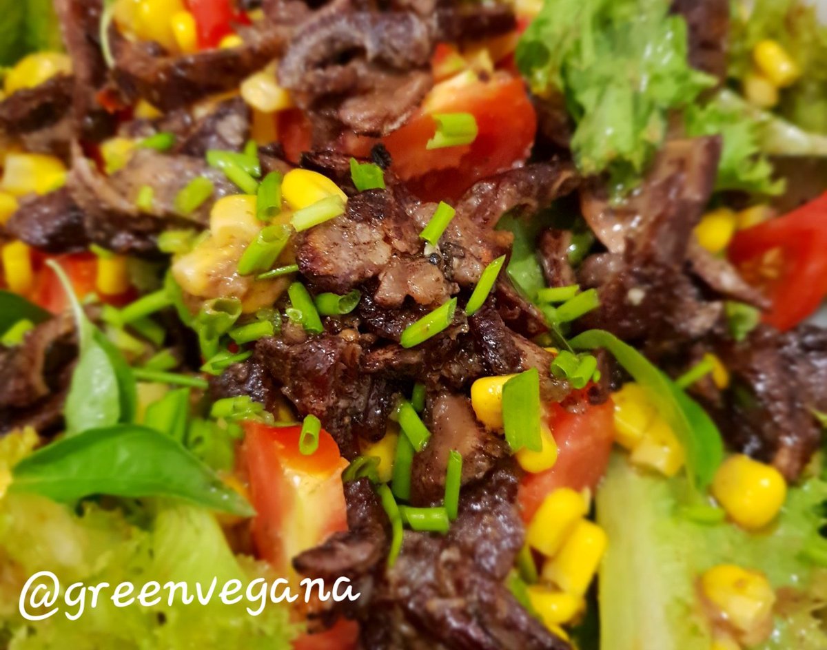 greenvegana's tweet photo. A lire, mon dernier billet sur les viandes végétales du #Sénégal.
La viande de poirier de cayor (#dimb) et la viande de #cajou sont ttes 2 commercialisées par le GIE Ousoforal récompensé à la Foire à l'Innovation 2020 soutenu par @JigeenT.
#Kebetu #ConsommerLocal #VeganMeat https://t.co/w4aRfYRatU